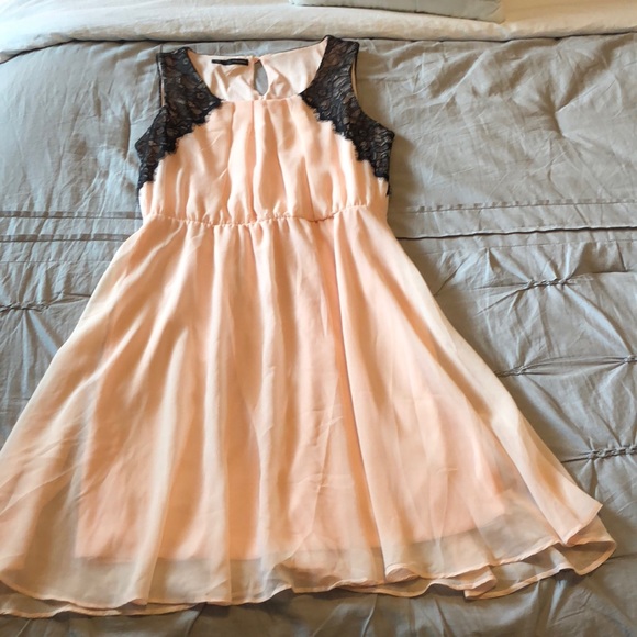 Peach colored dress with black lace - Picture 1 of 2